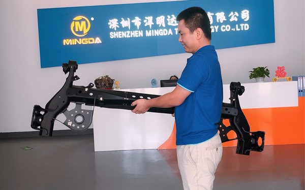 重磅新聞：洋明達3D打印機MD-666 1:1打印汽車保險杠，無縫組裝，模擬真實場景