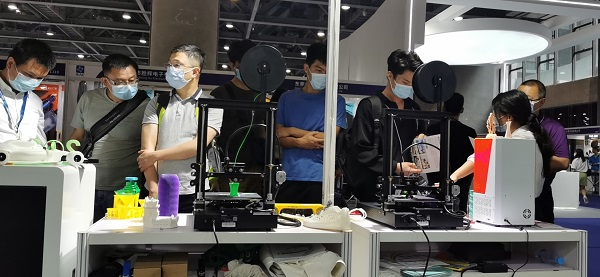 展會(huì)現(xiàn)場(chǎng)|洋明達(dá)3D打印機(jī)精彩亮相廣州電子展，助力中國(guó)智造業(yè)(圖3)